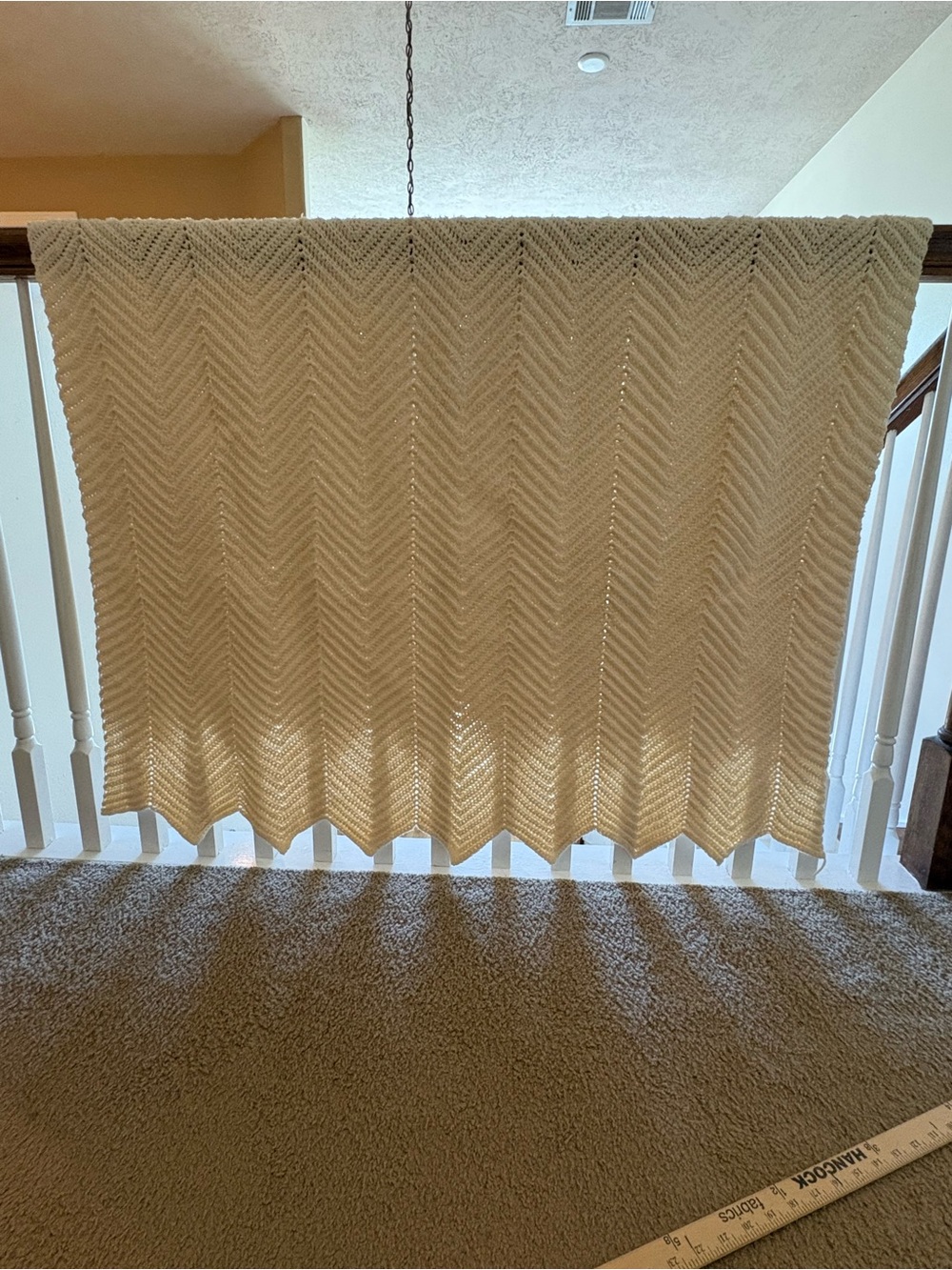 Handmade Cream Chevron Knit Throw Blanket - Unbranded. 66X41 inches